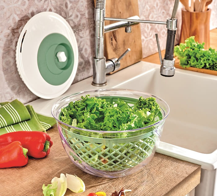 Salad spinner - transparent and green