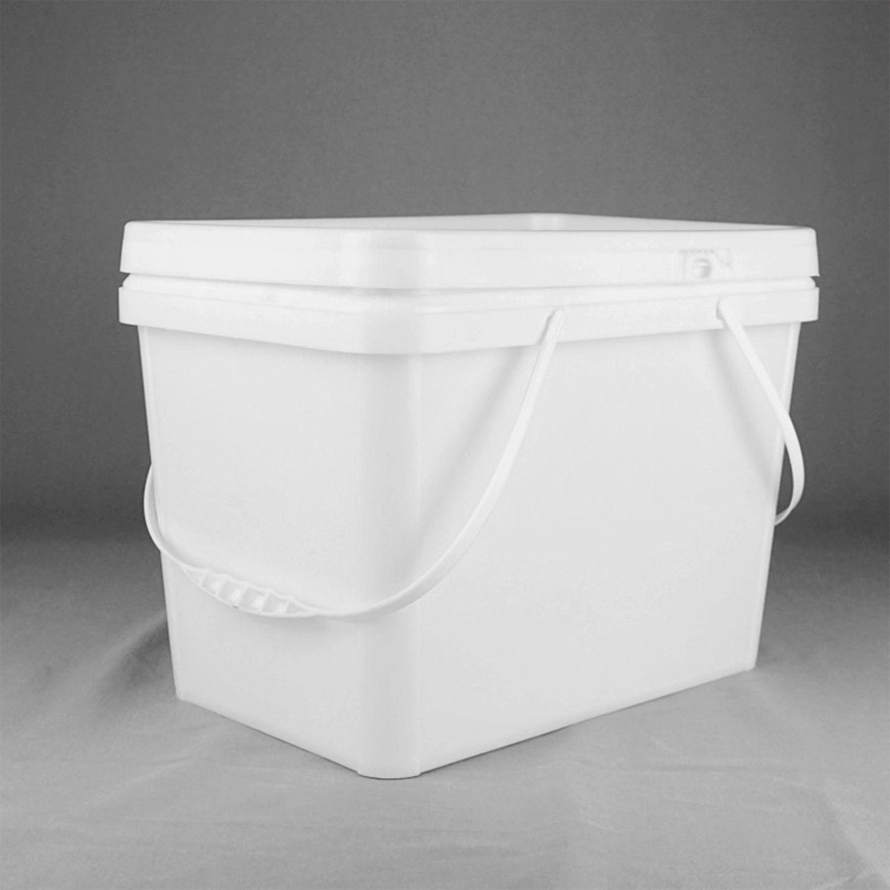 PLASTIC BUCKET SQR W/HANDLE 20L